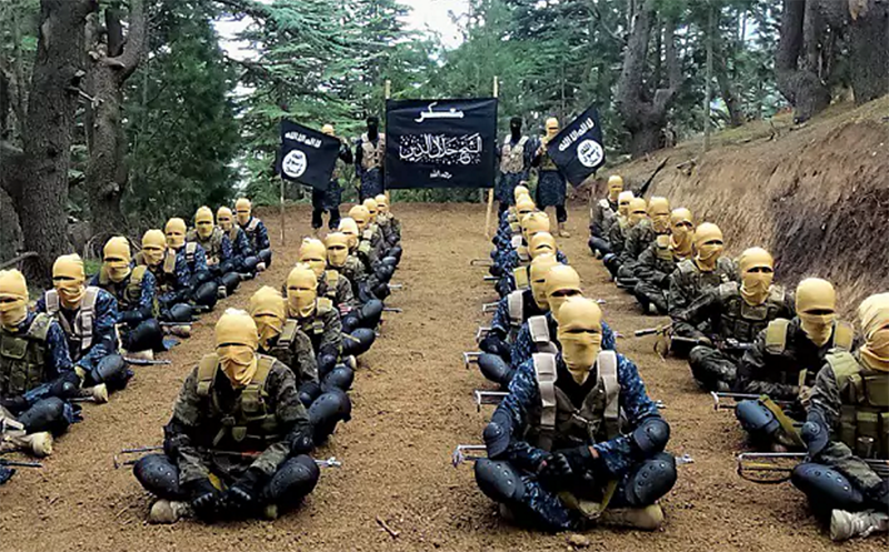 Jihadister tränar i barrskogen i Afghanistan - Foto: IS