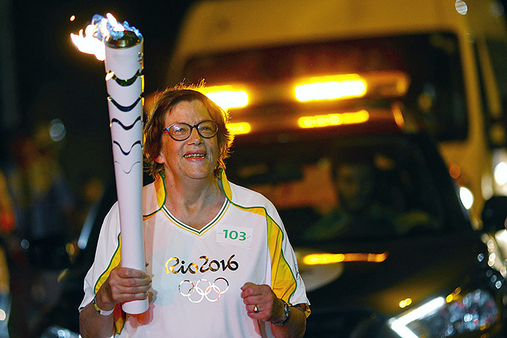Dieneke Ferguson springer med OS-flaggan i Passo Fundo Brasilien 2016 - Foto: Fernando Soutello