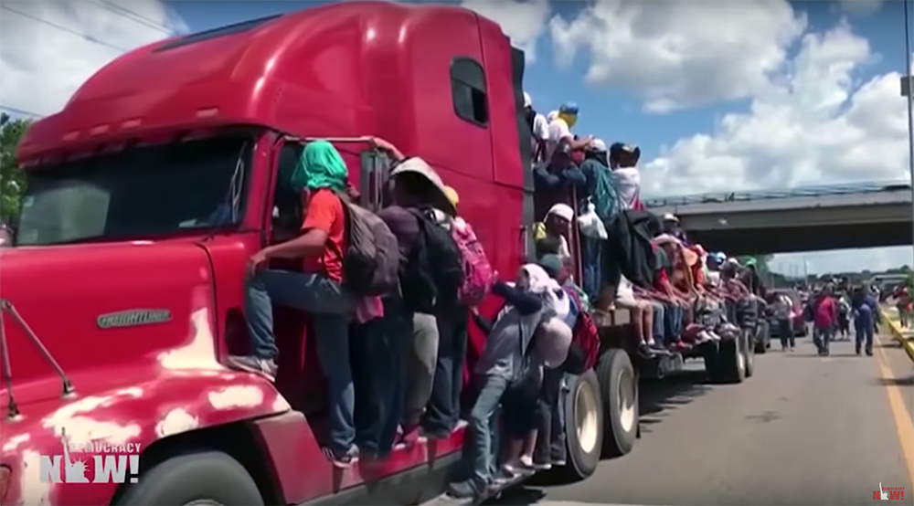 Migranter på väg mot USA:s gräns oktober 2018. Foto: Democrazy Now