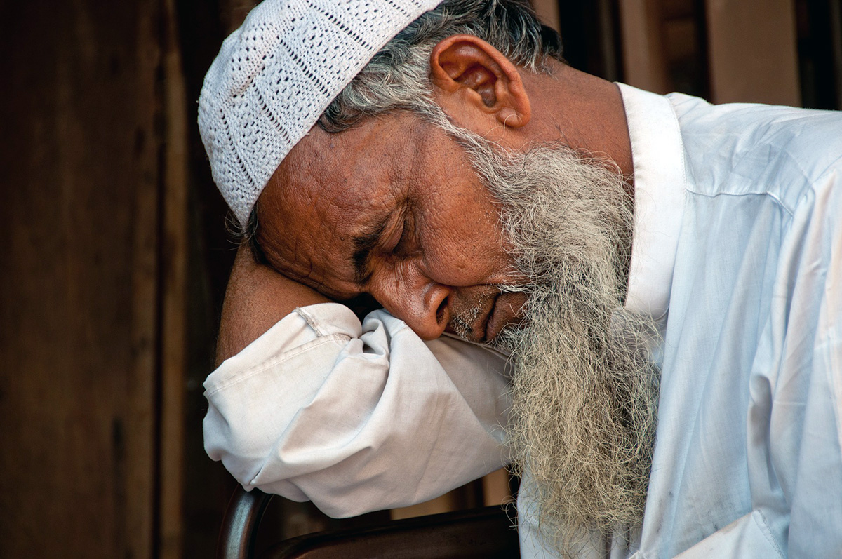 Sovande man i Mumbay, Indien. Foto: Reiner Knudsen. Licens: CC0 1.0, Pixabay.com
