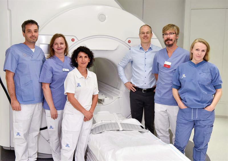 “Karolinska Universitetssjukhuset först i Norden med att använda laserbehandling av hjärntumör”. Pressfoto: KI, 2019