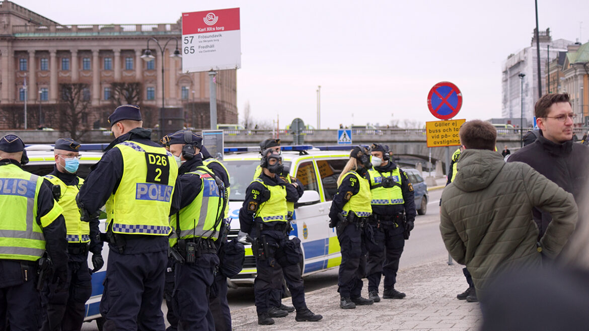 Poliser vid Kungsträdgården. Tusenmannamarschen 6 mars 2021. Foto: T. Sassersson, NewsVoice