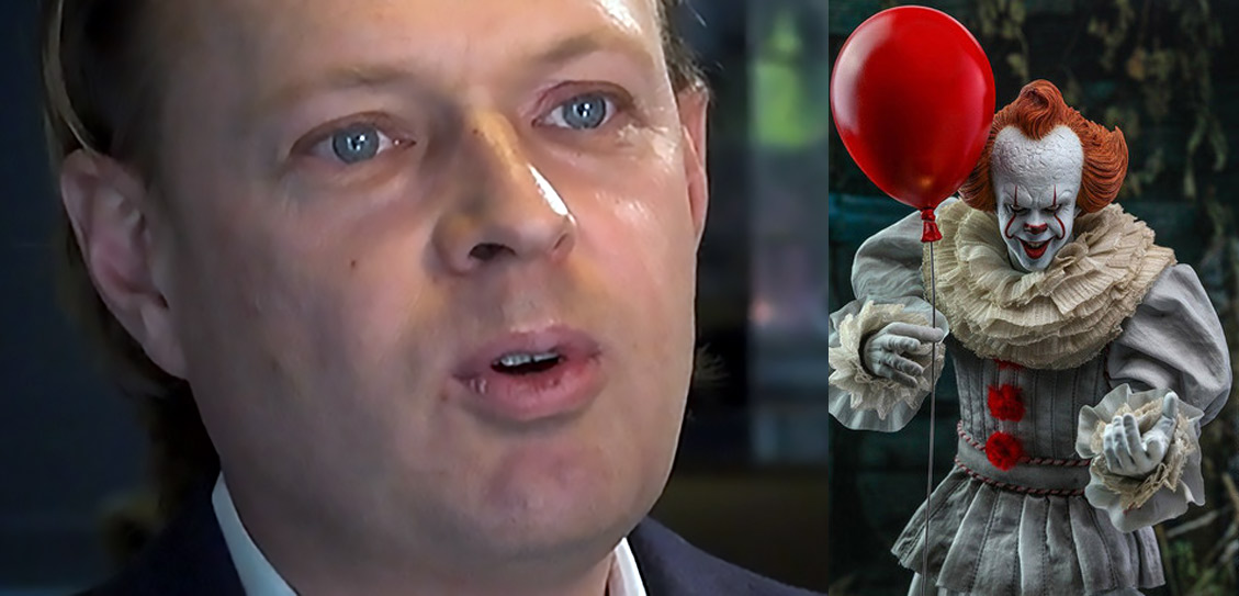 Georg Lagerberg (MPRT) och clownen "It". Foton: SVT Play och Hot Toys