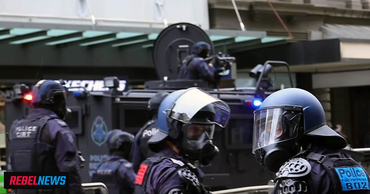 Melbourne, riot police attacks anti lockdown protesters, 22 sep 2021. Foto: Rebel News