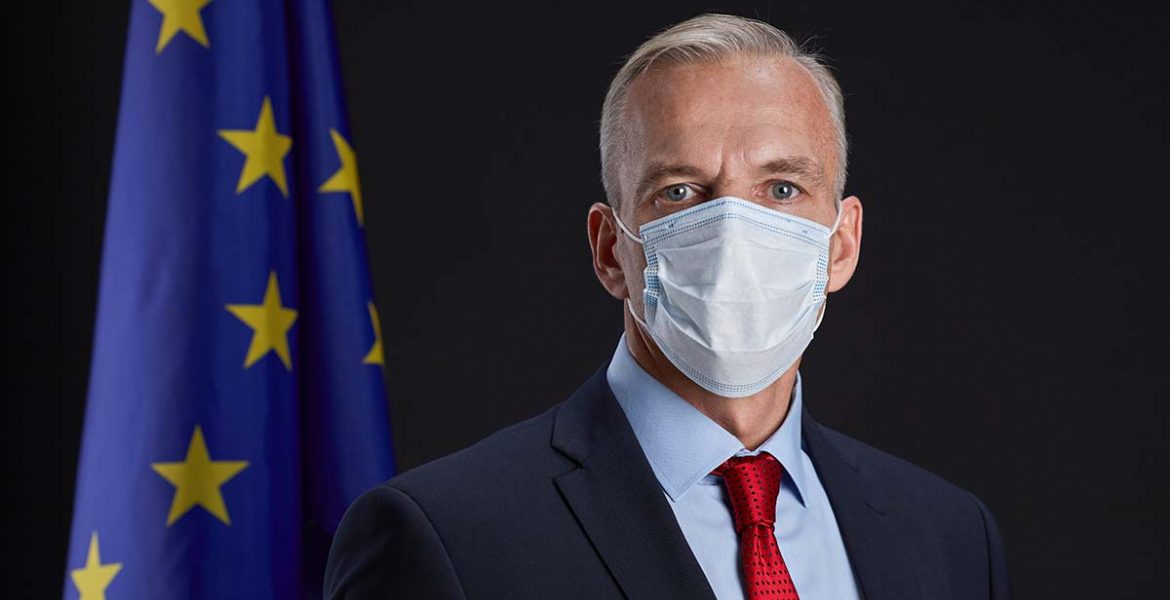 Genre picture: Masked EU-leader. License: Envato.com