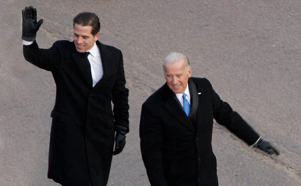 Hunter Biden och Joe Biden. Foto (beskuret och retuscherat av NewsVoice): Ben Stanfield. Licens: CC BY-SA 2.0