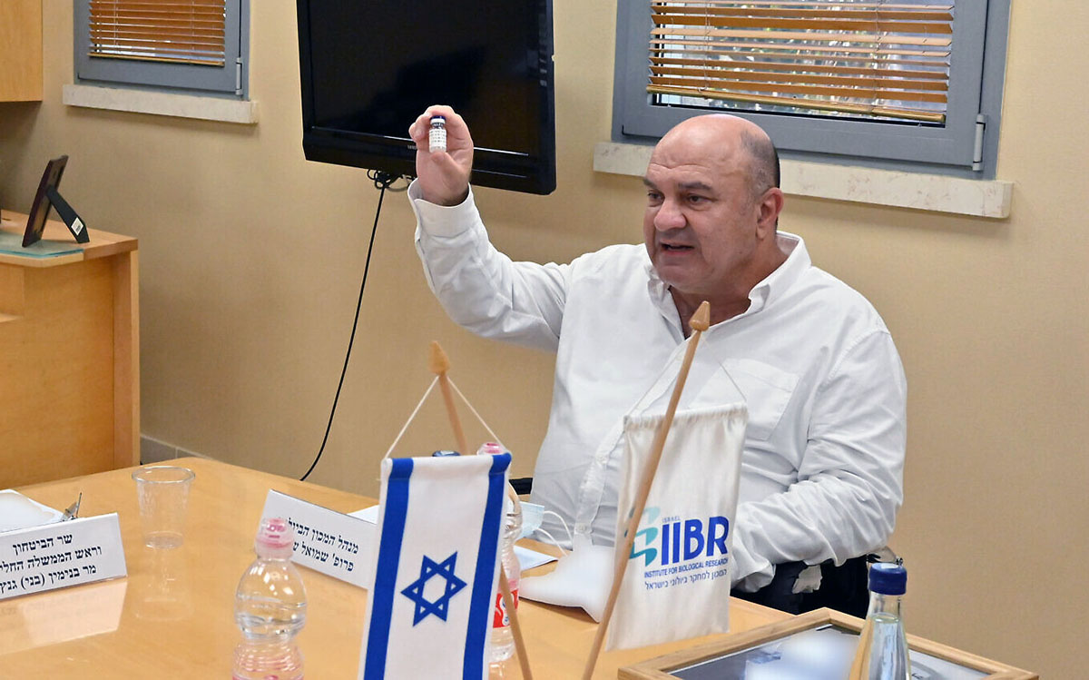 Direktör för Institutet för biologisk forskning, Prof. Shmuel Shapira, vid laboratoriet i Ness Ziona den 6 augusti 2020. Foto: Ariel Hermoni, Irsaeliska försvarsministeriet