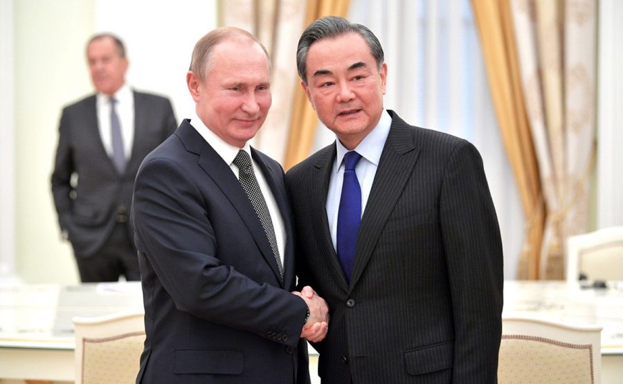 Vladimir Putin och WangYi, 2018