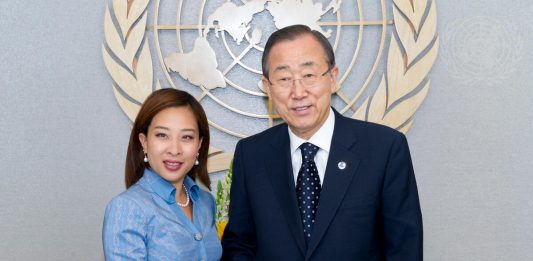 Generalsekreterare Ban Ki-moon (till höger) träffar prinsessan Bajrakitiyabha Mahidol av Thailand. Pressfoto: Eskinder Debebe, FN
