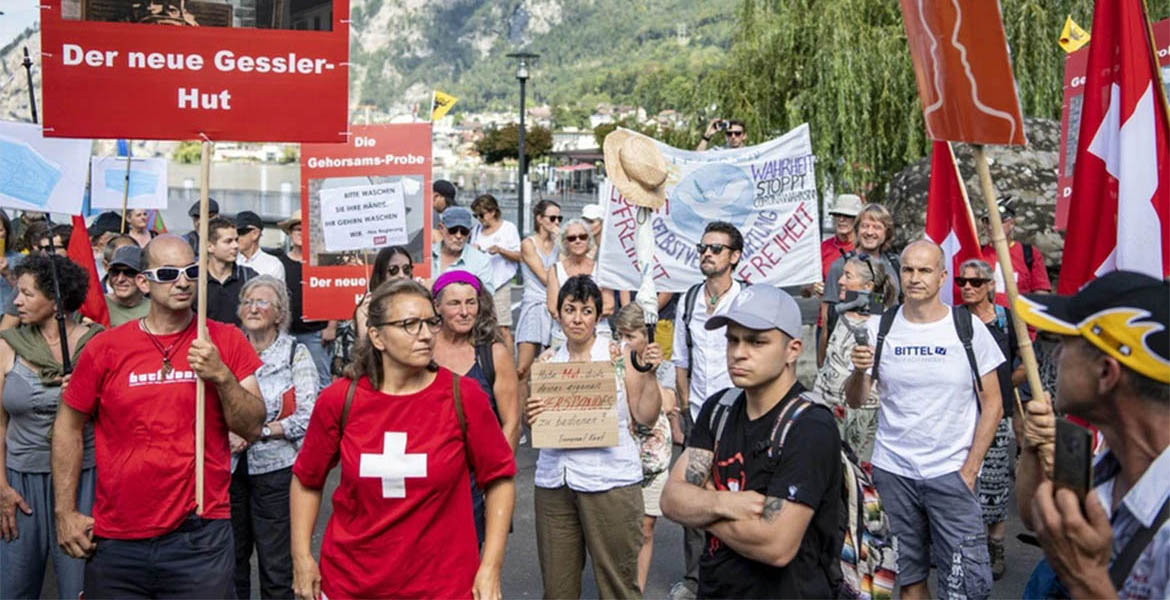 Demonstration mot covidvaccin i Schweiz. Foto: Keystone, Urs Flueeler för SwissInfo.ch