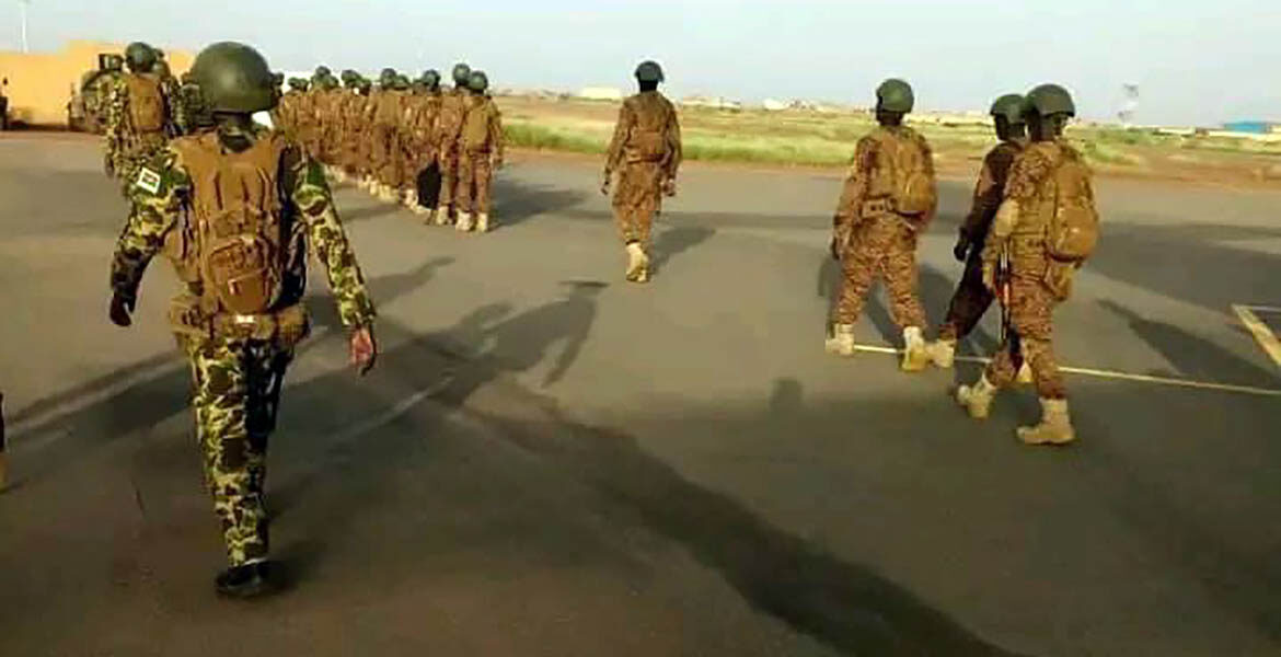 Trupper från Burkian Faso flyger till Niger, 7 sep 2023.