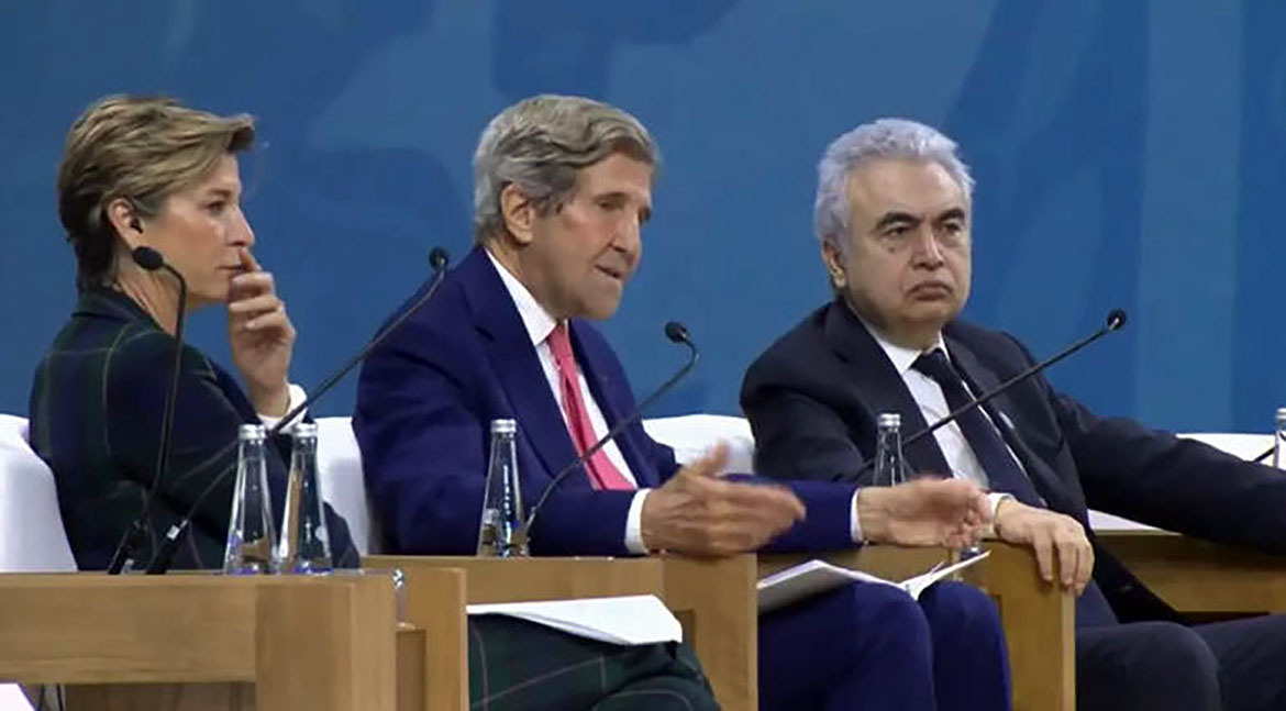 John Kerry farts Dec 3, 2023, at COP28 Climate Summit
