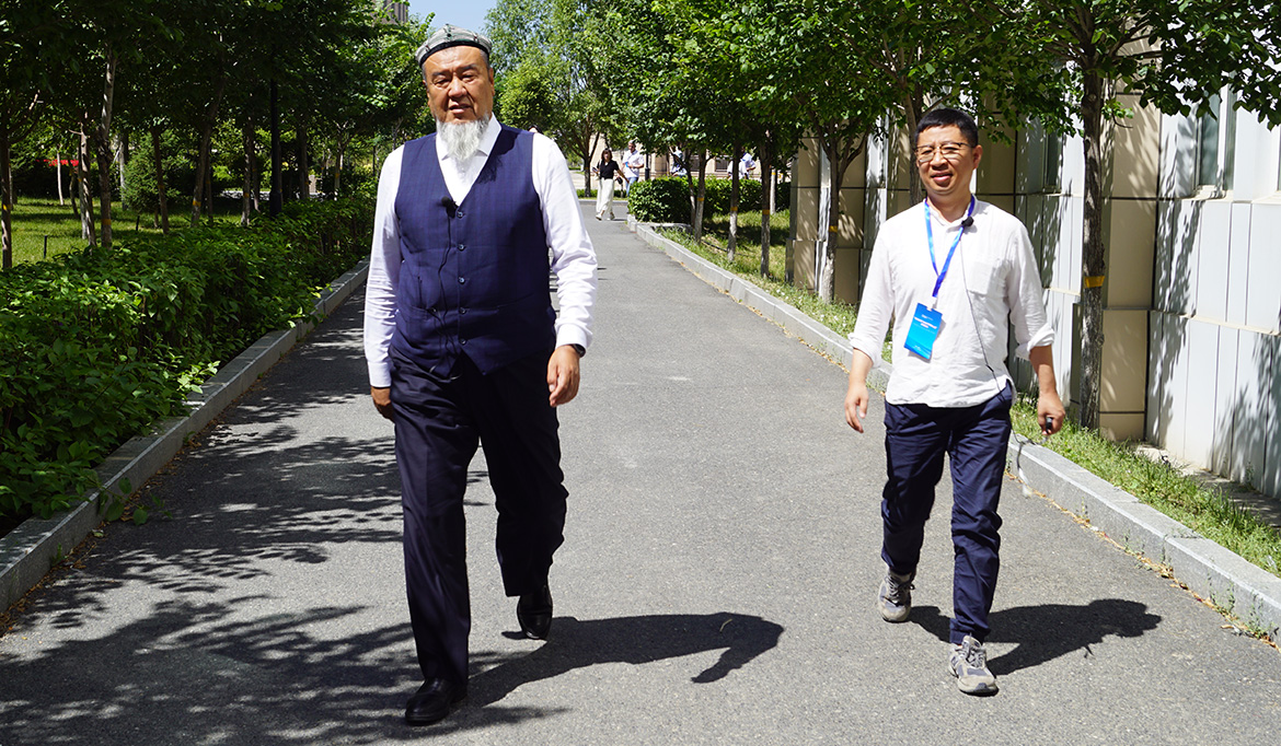 Abudurekefu Tumuniyaziand and Robert Zou