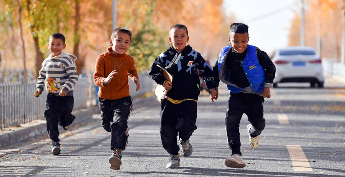 Children in Daliyabuyi Village, Yutian County of northwest China's Xinjiang Uygur Autonomous Region, Nov. 9, 2024 . Photo: Xinhua, Hu Huhu