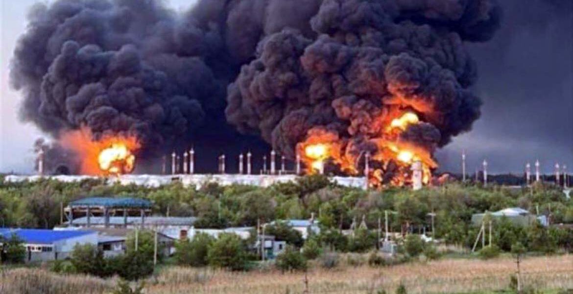 Strategisk oljedepå i ryska Saratov brinner, 6:e juni, 2025.