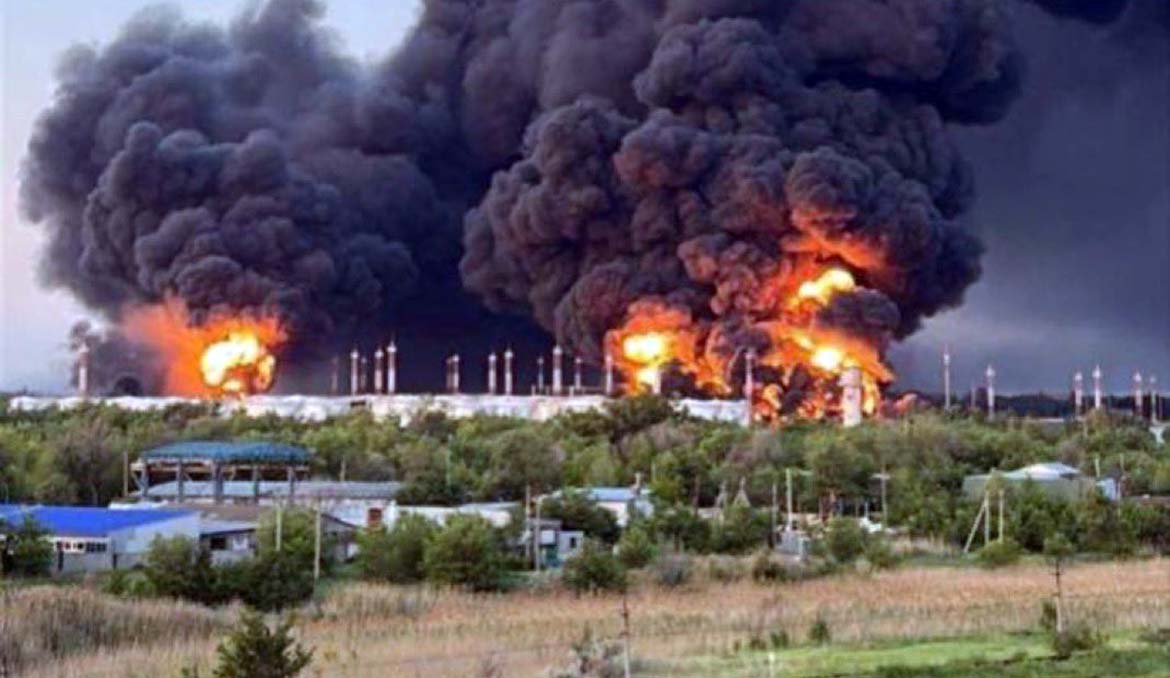 Strategisk oljedepå i ryska Saratov brinner, 6:e juni, 2025.