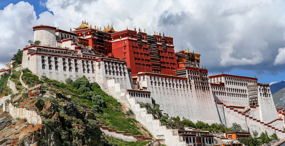 Potala-palatset i Lhasa, Xizang (Tibet).