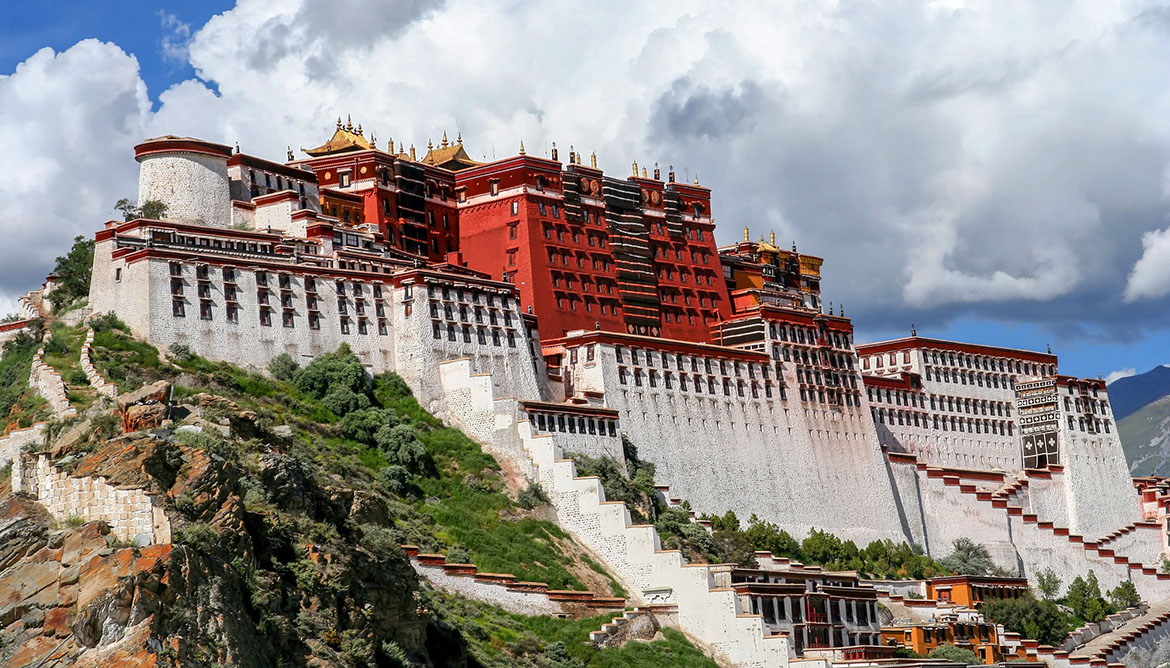 Potala-palatset i Lhasa, Xizang (Tibet).