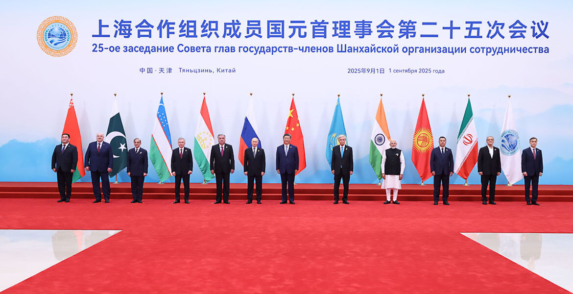 President Xi Jinping poses for a group photo with other leaders and representatives attending the 25th Meeting of the Council of Heads of State of the Shanghai Cooperation Organization