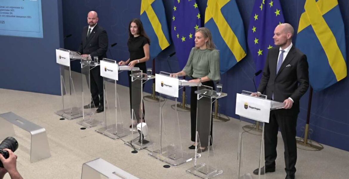 Klimat- och miljöminister Romina Pourmokhtari, EU-minister Jessica Rosencrantz, Landsbygdsminister Peter Kullgren och Sverigedemokraternas miljöpolitiska talesperson Martin Kinnunen