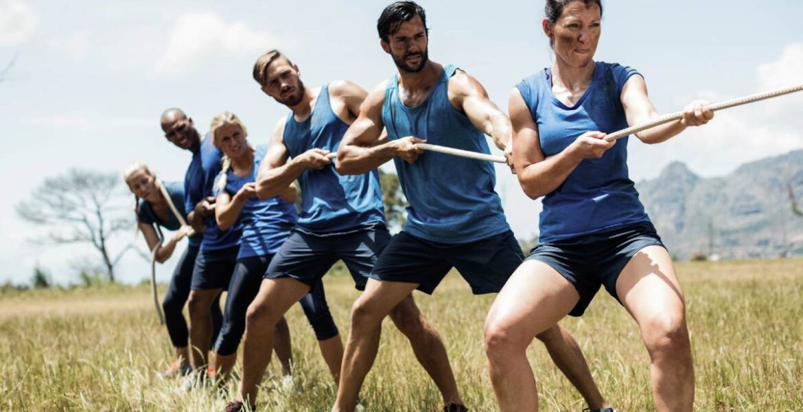 Människor som samarbetar åt samma håll