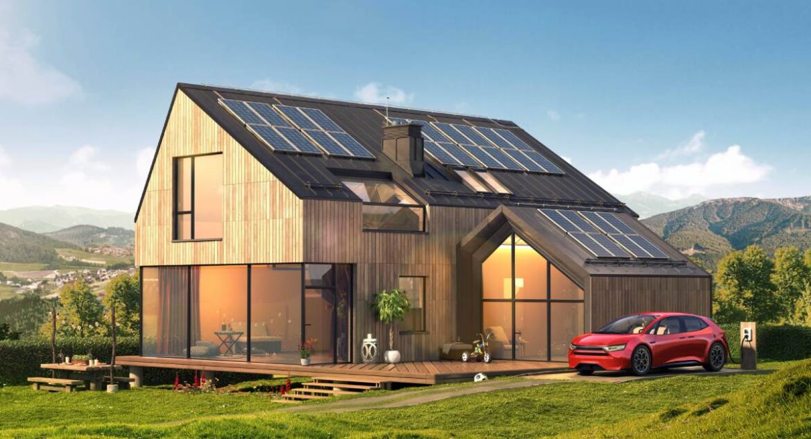 Solvilla, villa med solpaneler. Regeringen ger bidrag för energieffektivare bostäder.