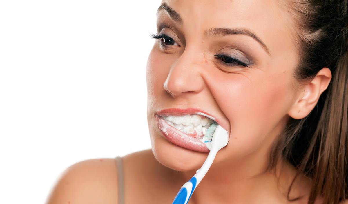 Temabild: Tandborstning med tandkräm