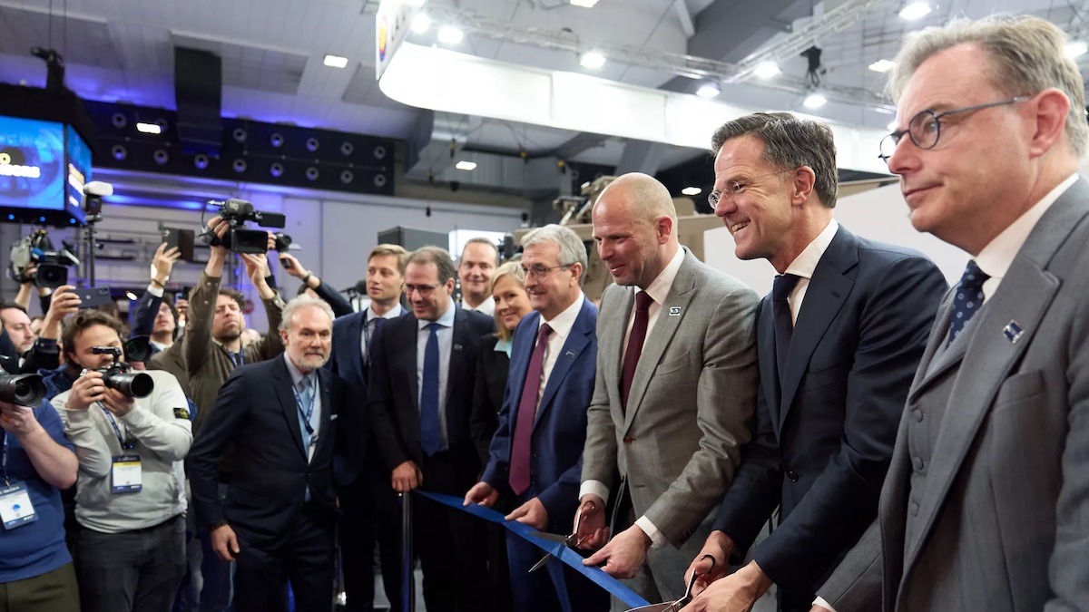 Officiell invigning med NATO