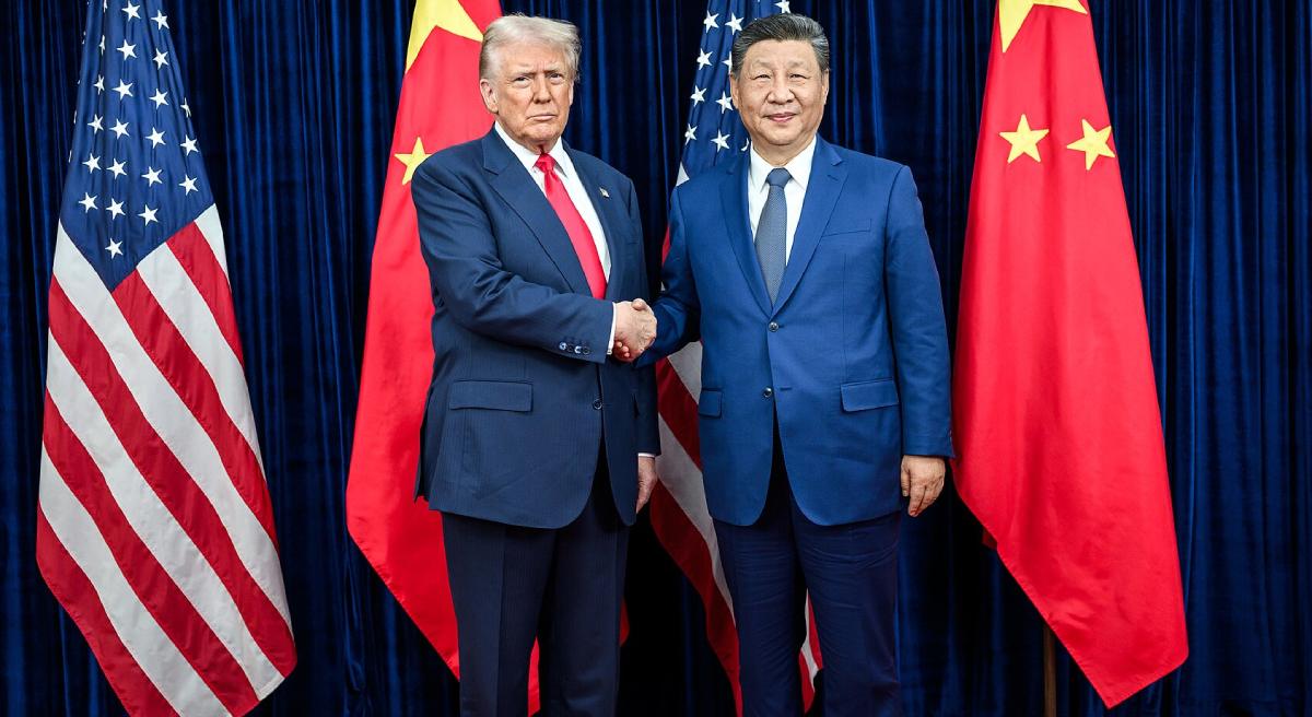 President Donald Trump hälsar på Kinas president Xi Jinping