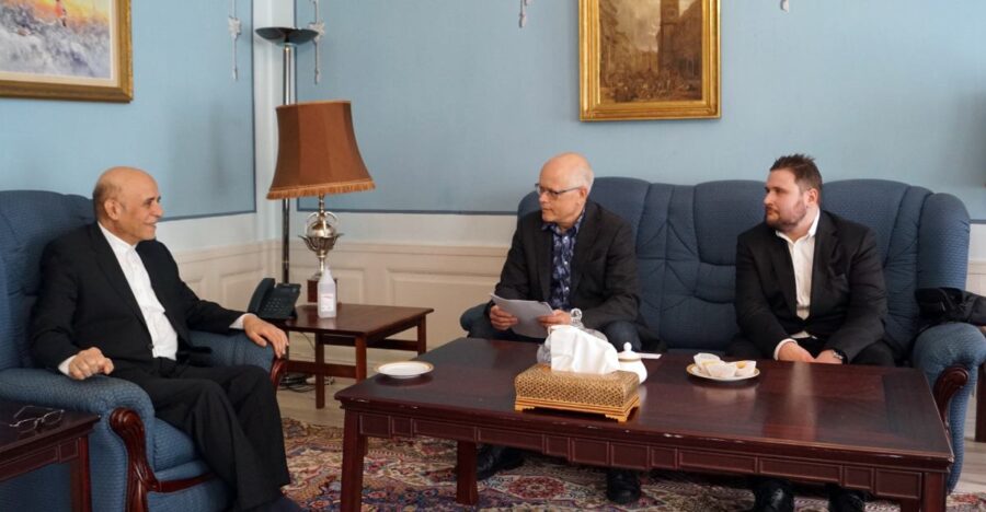 Irans ambassadör i Sverige, Hojjatollah Faghani, Torbjörn Sassersson och Christian Pavón | Foto: Mohammad Hosseini Moghaddam, sekreterare