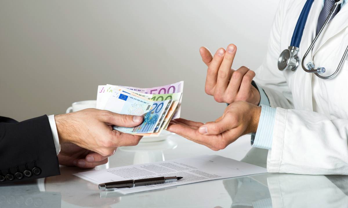 Läkemedelsföretagen ersätter läkare som skriver ut deras mediciner