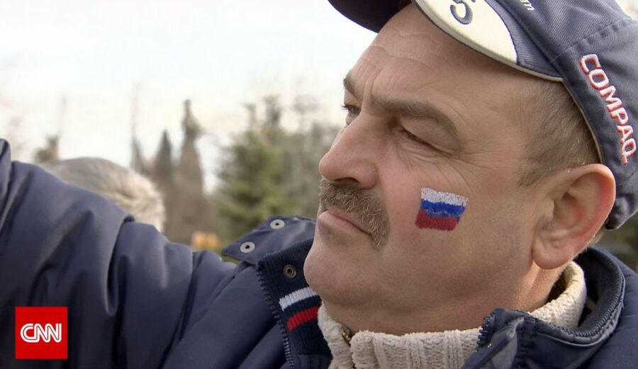 Denna ukrainska medborgare på Krim röstade 2014 för att Krim skulle bli en del av Ryssland | Foto: CNN.com