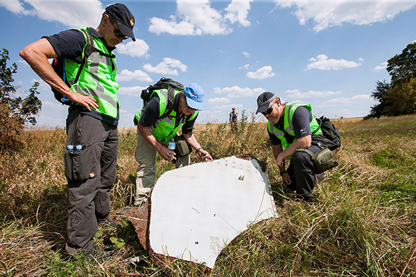 Investigation of the crash site of MH-17. Foto: Defensie.nl